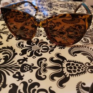 Leopard Frame Print Sunglasses